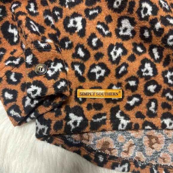 Simply Southern Leopard Printed Button Up Shacket size Small - Picture 3 of 9